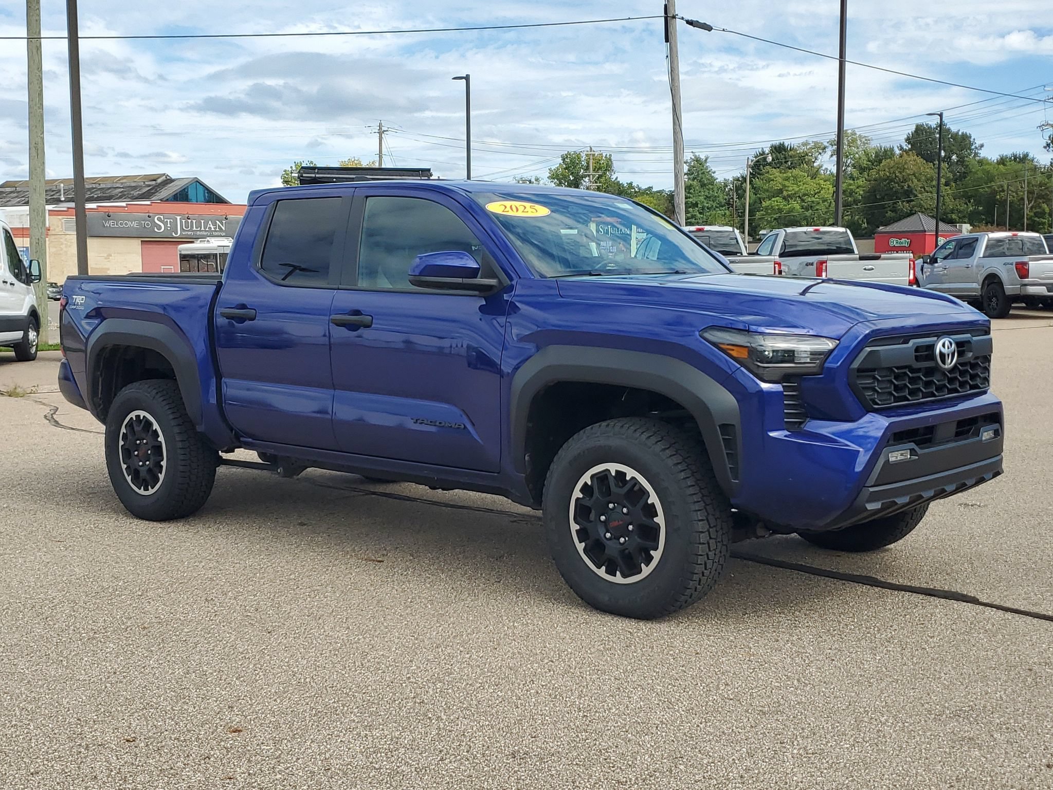 Used 2025 Toyota Tacoma TRD Off-Road AWD/4WD image 3