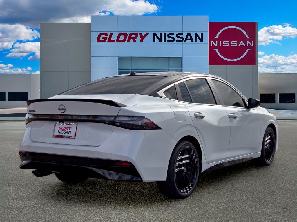 New 2027 Nissan Sentra SR w/ Floor Mat Package FWD image 5