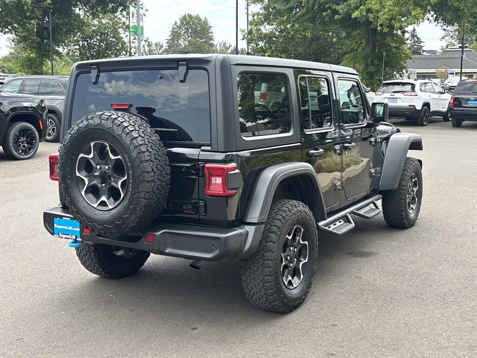 Used 2022 Jeep Wrangler Unlimited Rubicon 4xe w/ Cold Weather Group AWD/4WD image 5