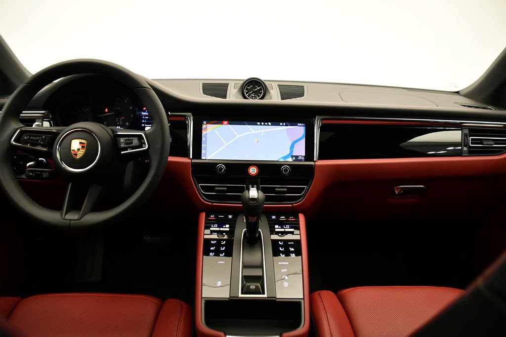 Certified 2026 Porsche Macan AWD/4WD image 22
