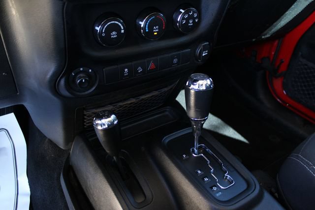 Used 2018 Jeep Wrangler Unlimited Sahara AWD/4WD image 13