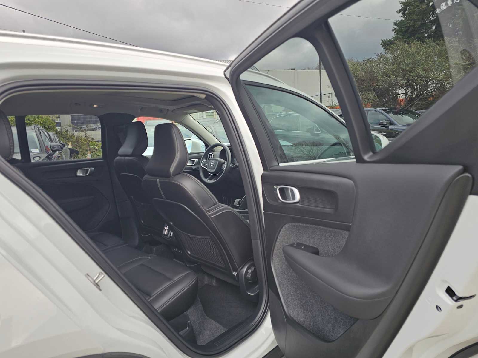 Used 2025 Volvo XC40 B5 Core w/ Protection Package Premier image 12