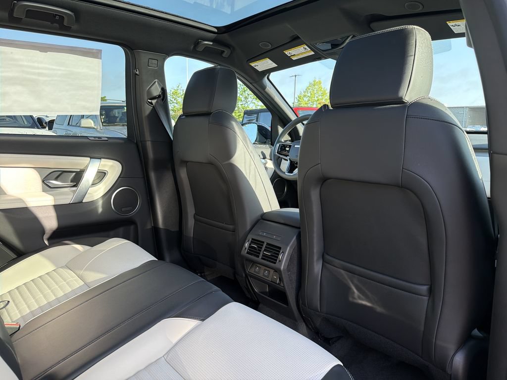 New 2026 Land Rover Discovery Sport Landmark AWD/4WD image 9