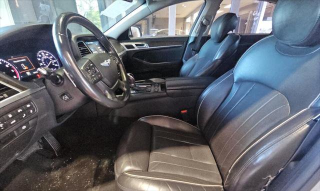 Used 2015 Hyundai Genesis 5.0 RWD image 9