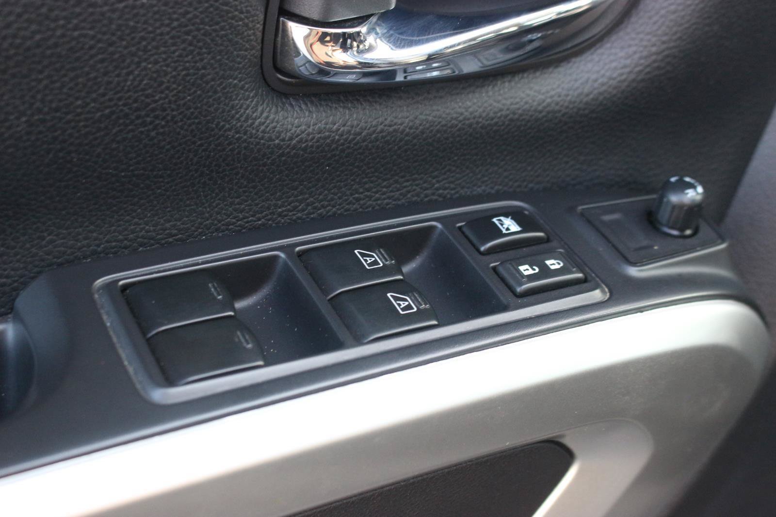 Used 2021 Nissan Titan SV w/ SV Convenience Package AWD/4WD image 15