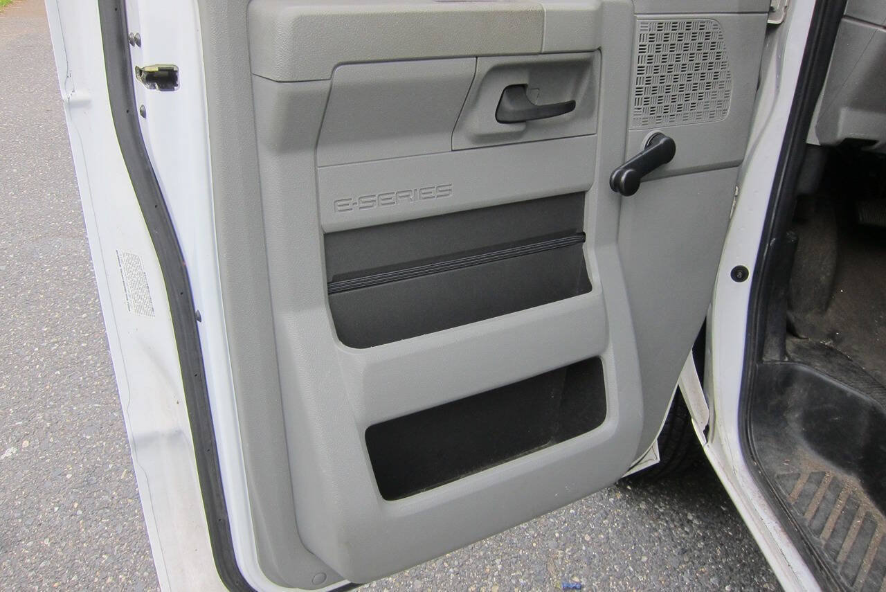Used 2016 Ford E-450 and Econoline 450 Super Duty w/ Shuttle Bus Prep Package RWD image 11