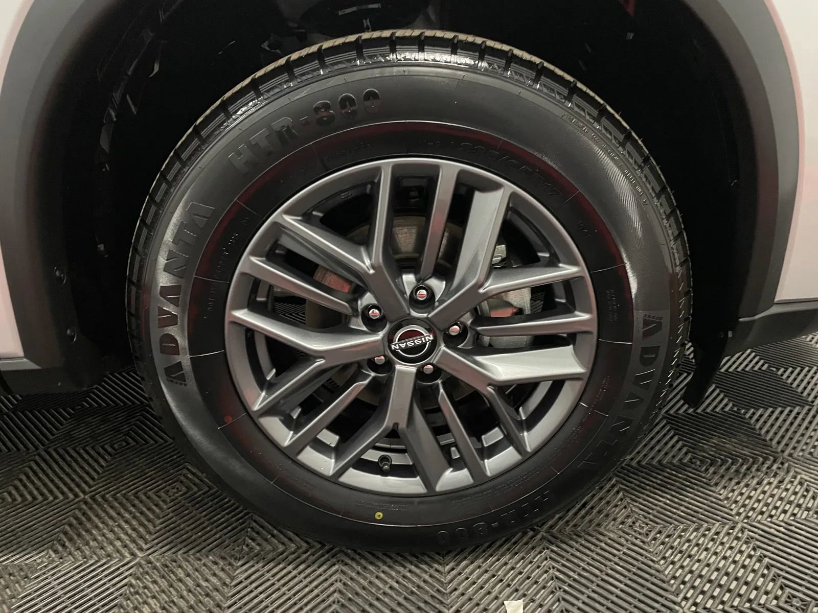 Used 2024 Nissan Rogue S FWD image 16