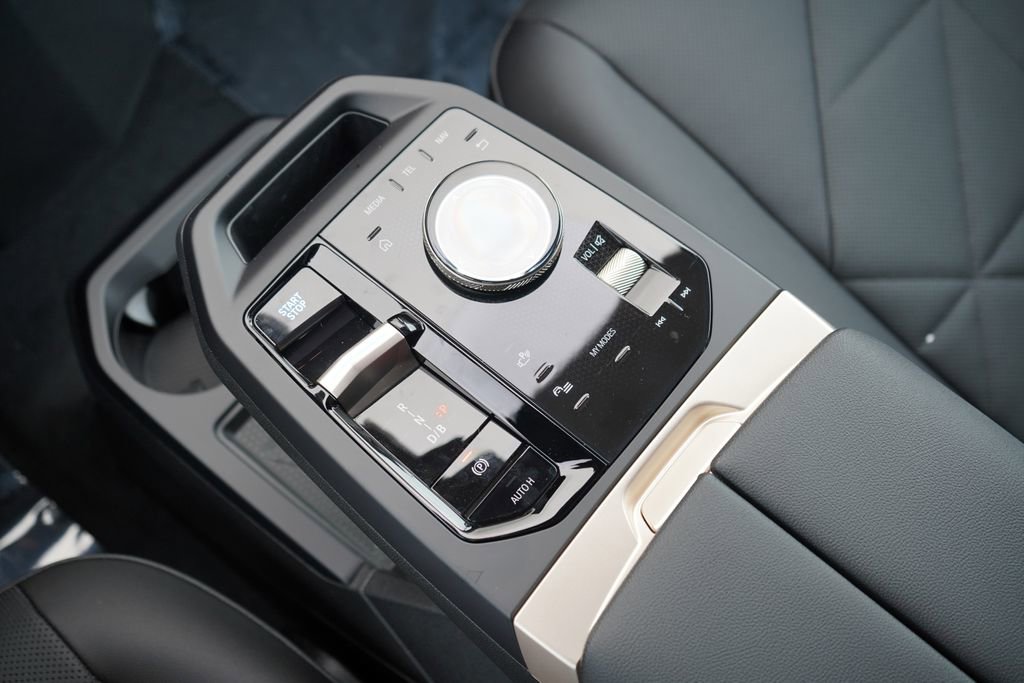 New 2026 BMW iX xDrive60 image 15