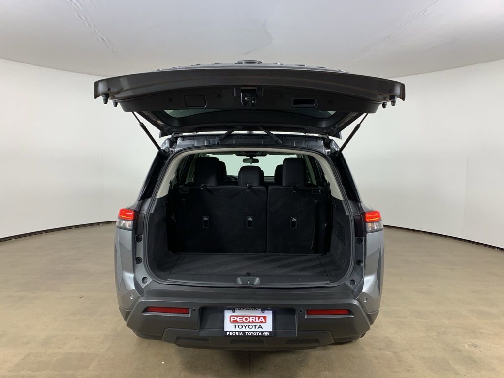 Used 2023 Nissan Pathfinder SV image 12