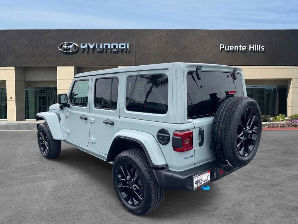 Used 2024 Jeep Wrangler Unlimited Sahara w/ Technology Group AWD/4WD image 4