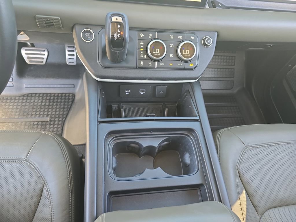 Certified 2020 Land Rover Defender 110 HSE AWD/4WD image 28