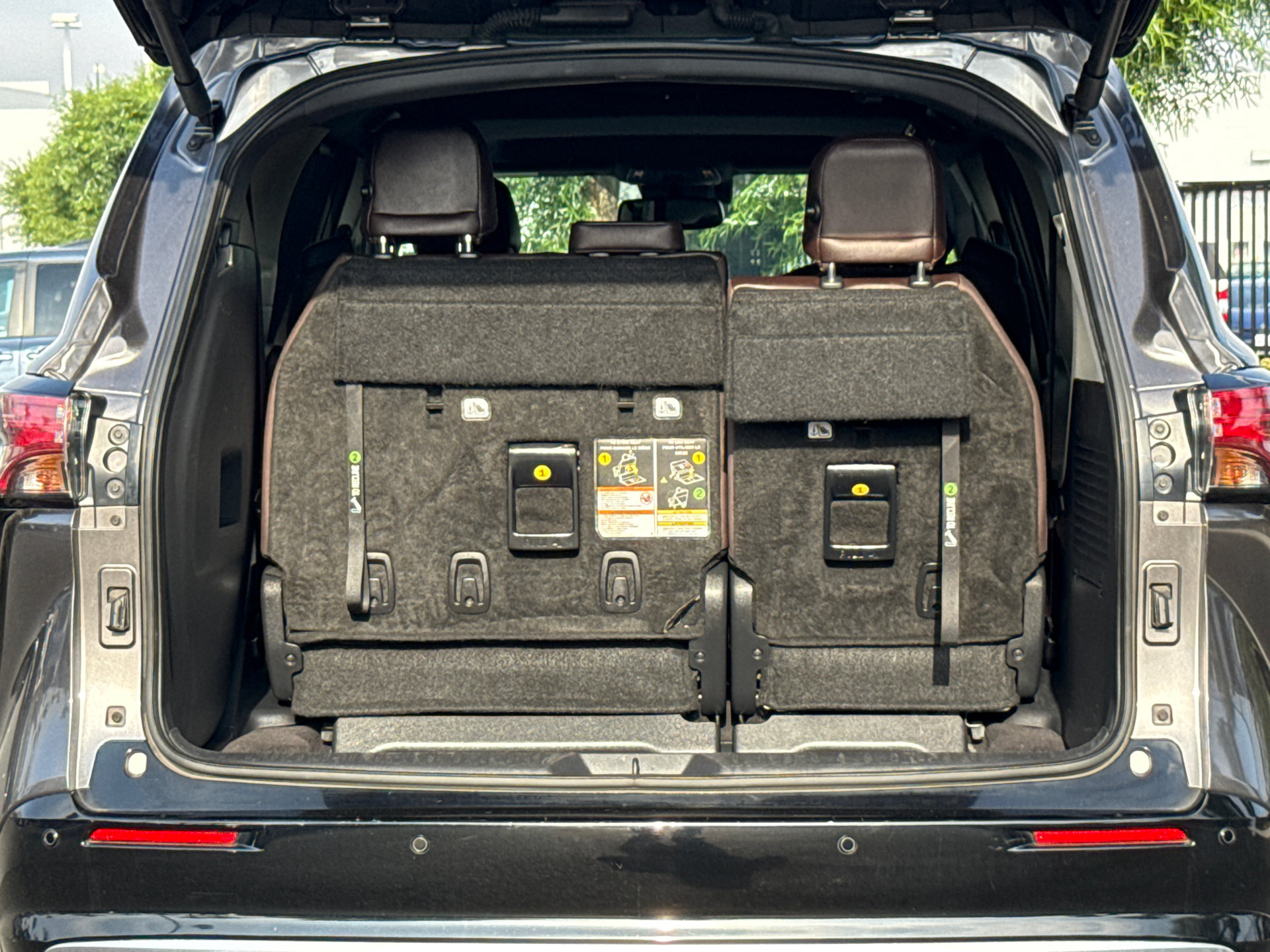 Used 2023 Toyota Sienna Platinum FWD image 10