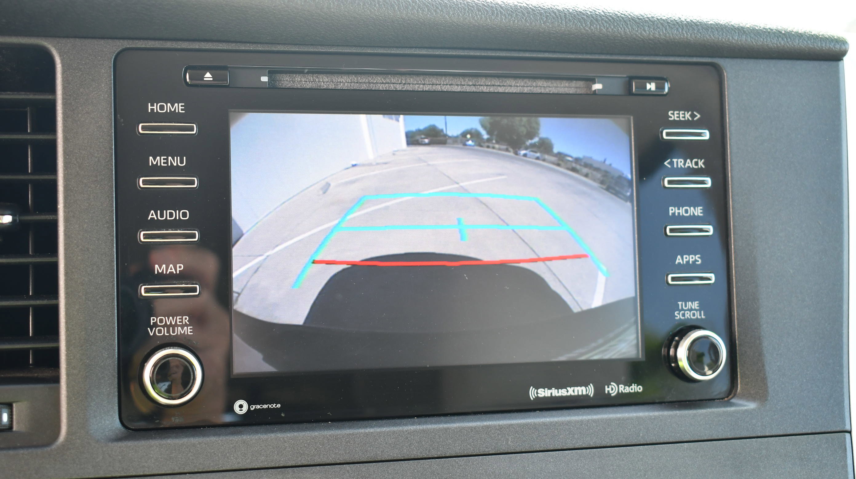 Used 2020 Toyota Sienna LE w/ Carpet Mat Package image 16