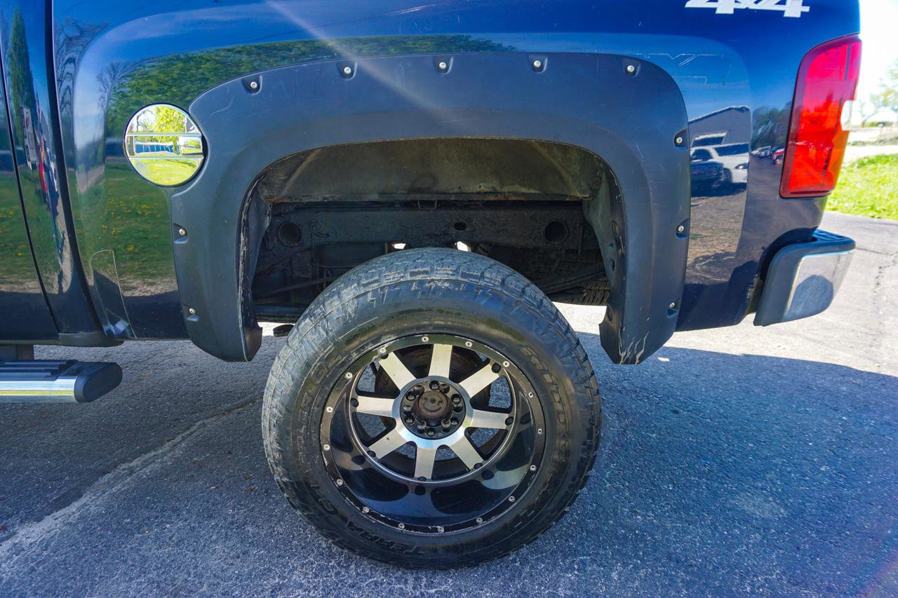 Used 2007 Chevrolet Silverado 1500 LTZ w/ Safety Package AWD/4WD image 32