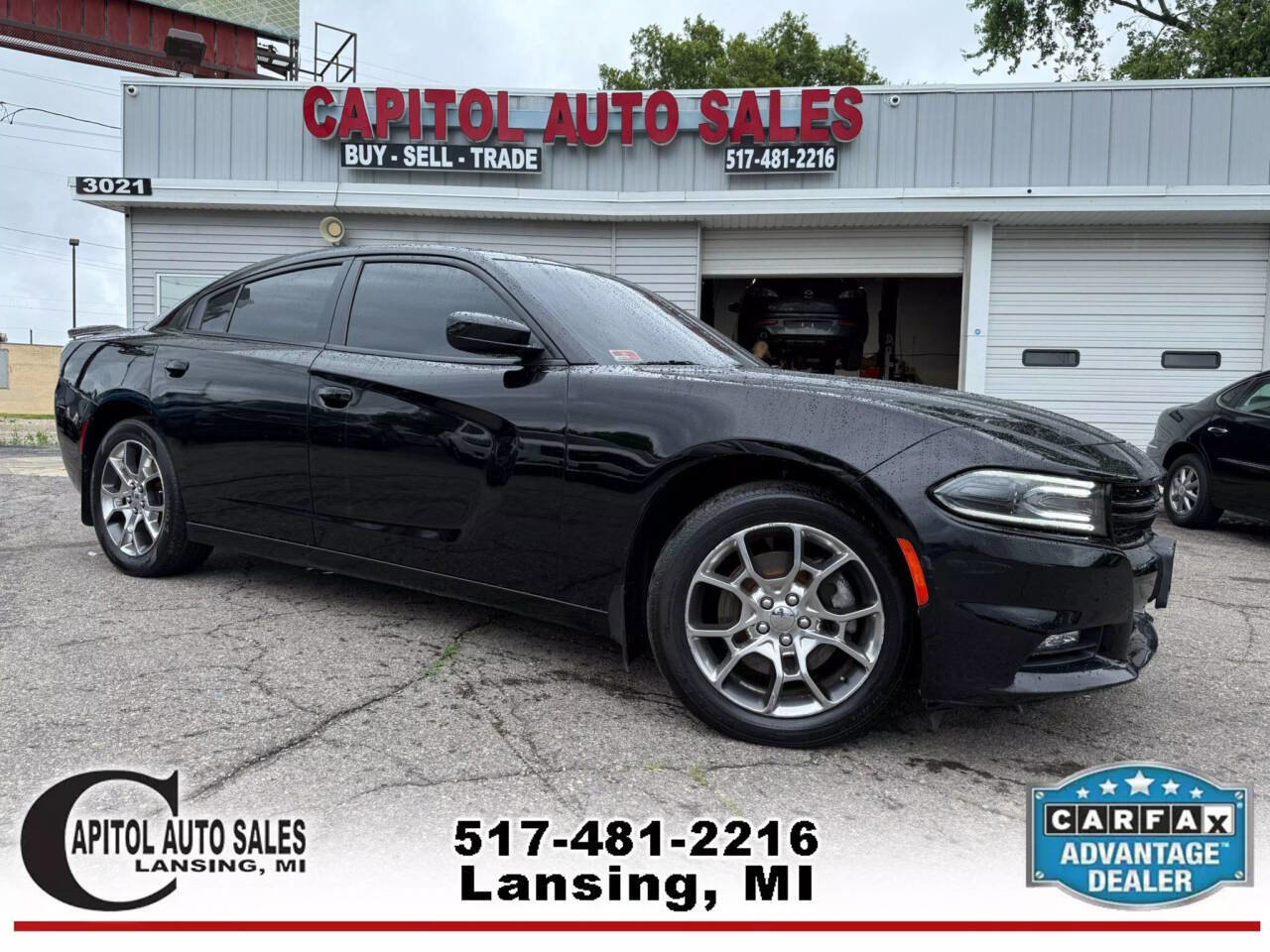 Used 2015 Dodge Charger SXT image 1