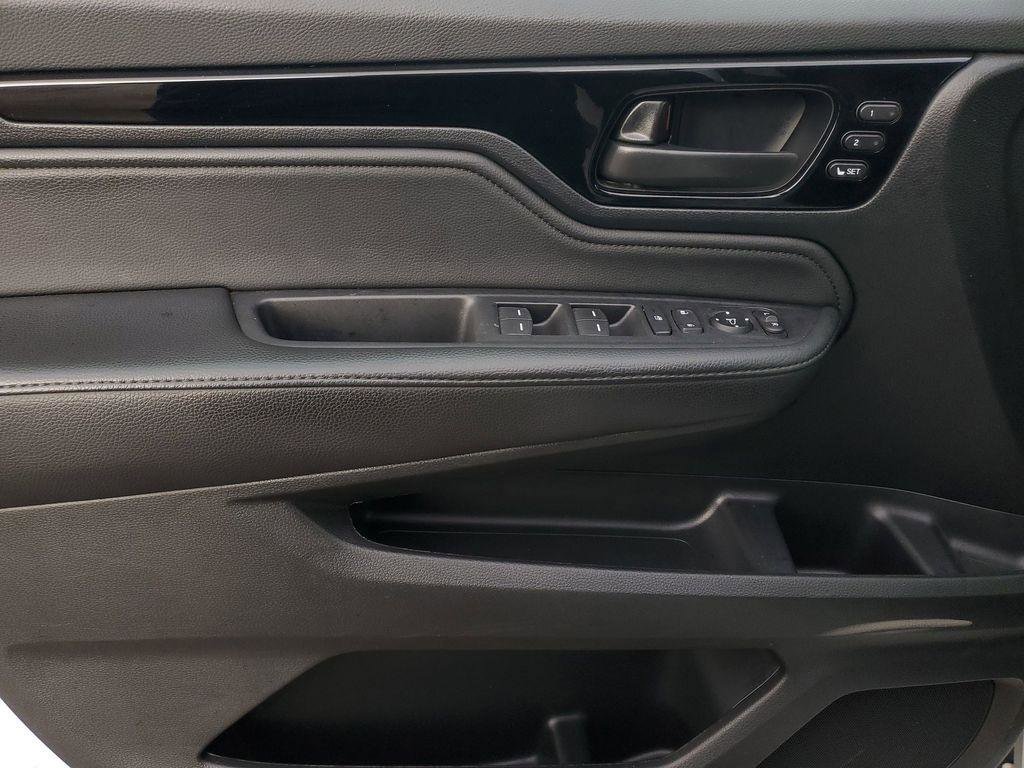 Used 2025 Honda Odyssey Touring image 11