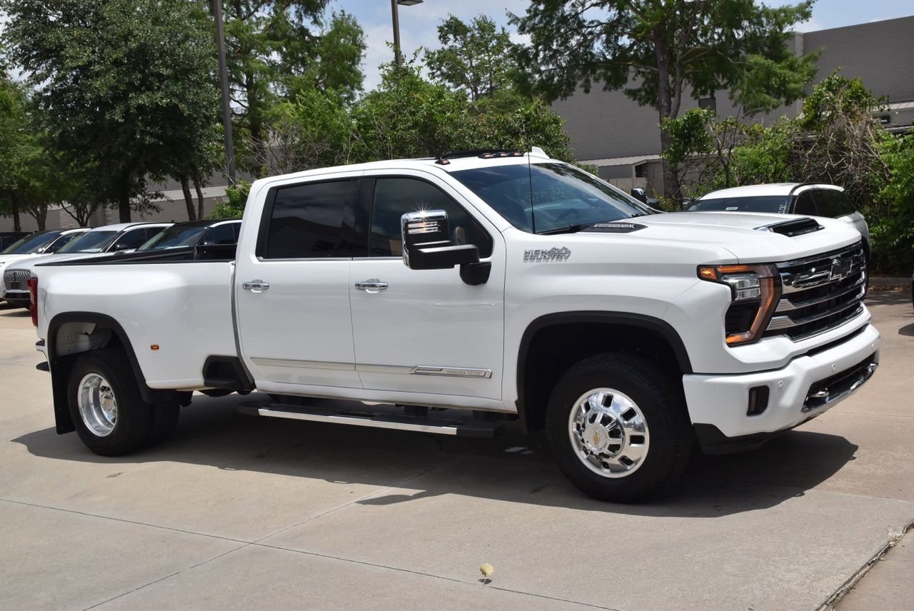 Used 2024 Chevrolet Silverado 3500 High Country w/ High Country Premium Package AWD/4WD image 5