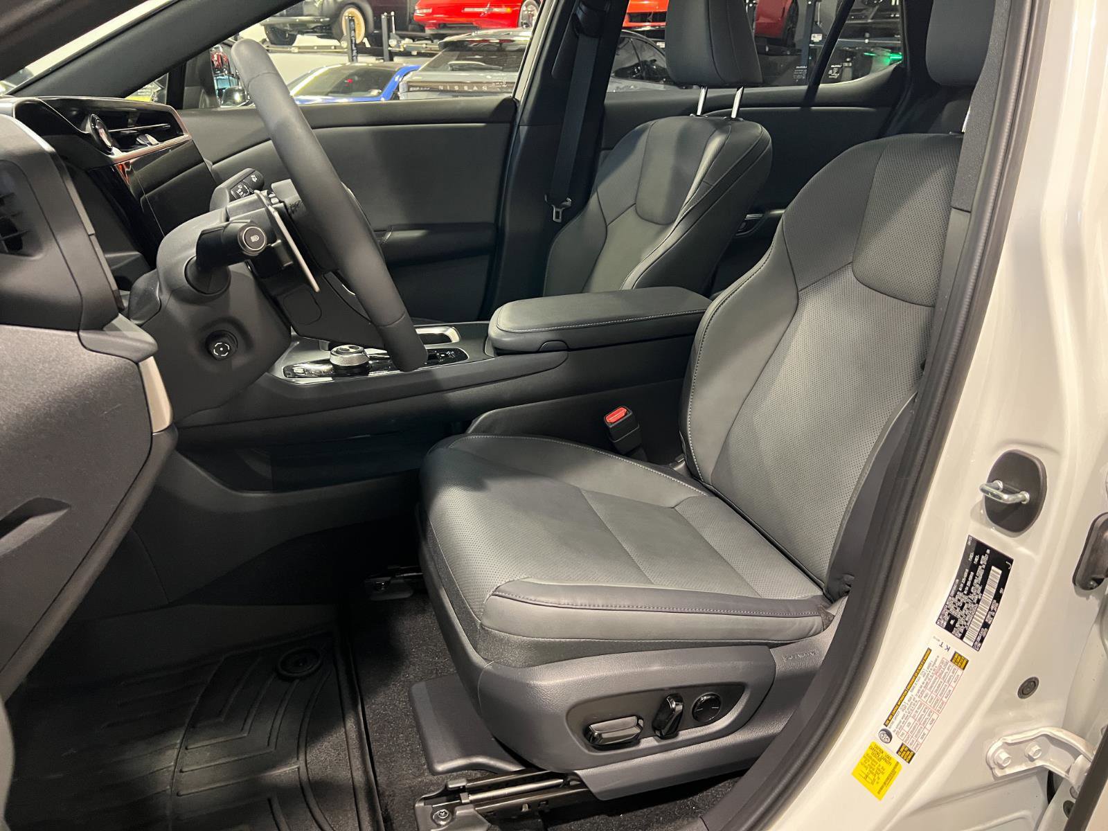 Used 2025 Lexus RZ 450e image 9