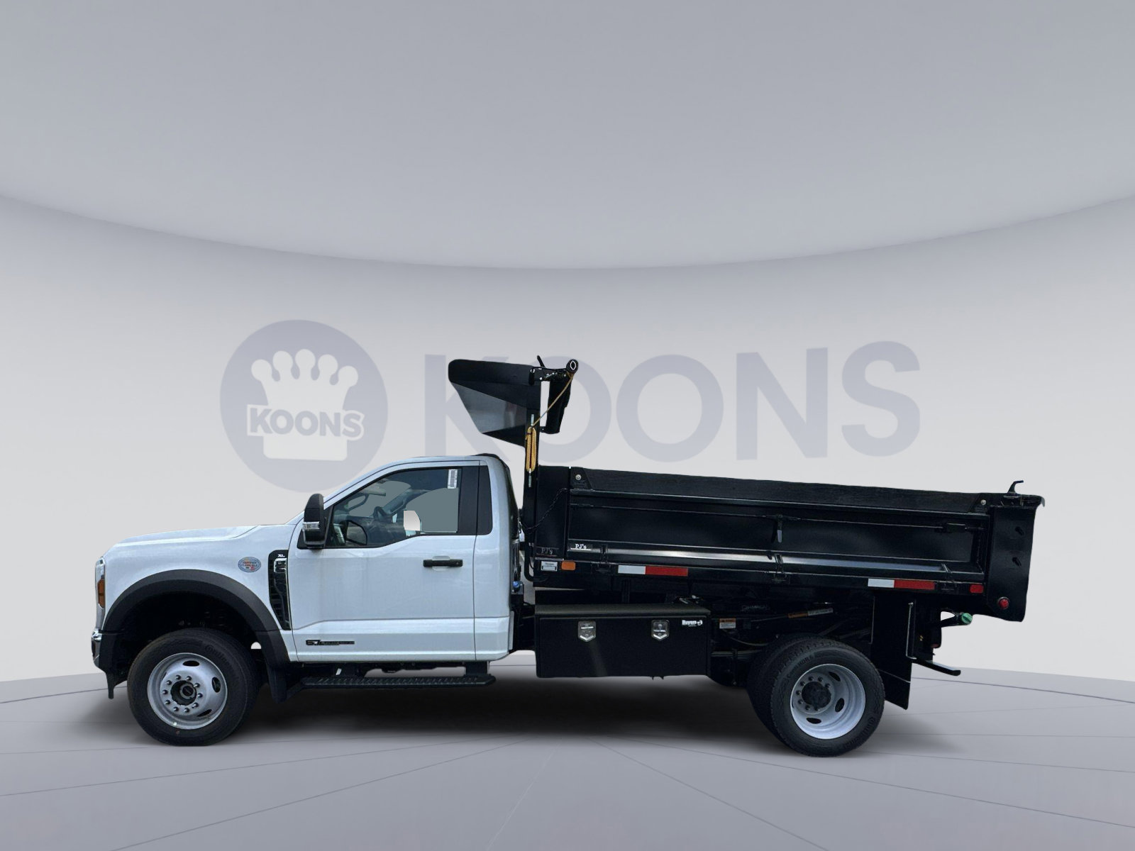 New 2025 Ford F550 4x4 Regular Cab Super Duty image 2