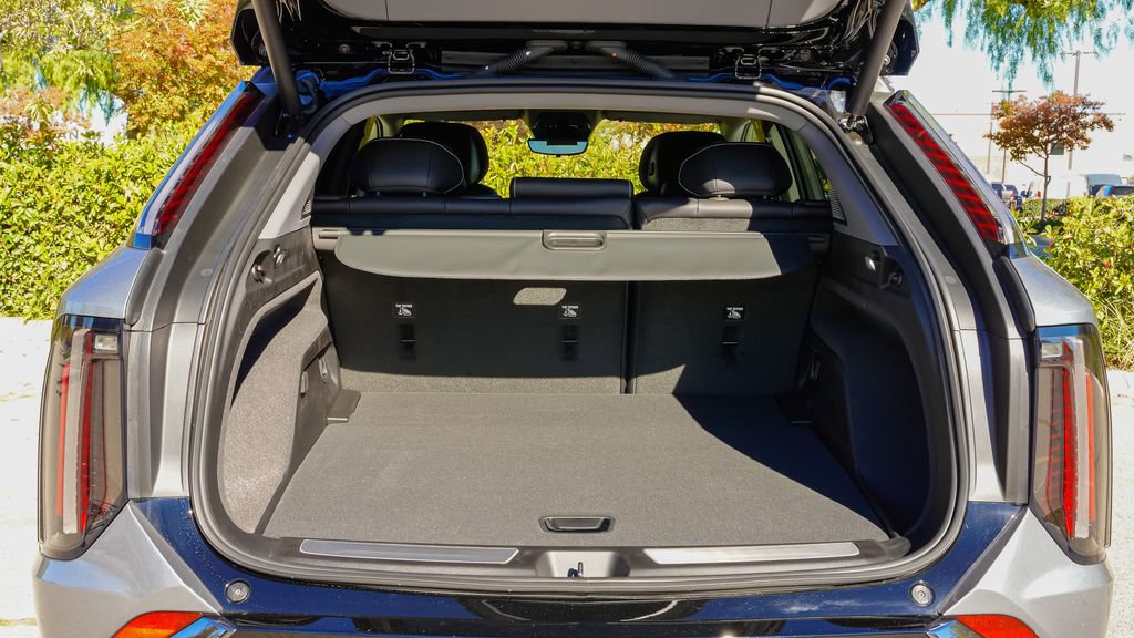 New 2026 Cadillac Optiq Sport 2 image 9