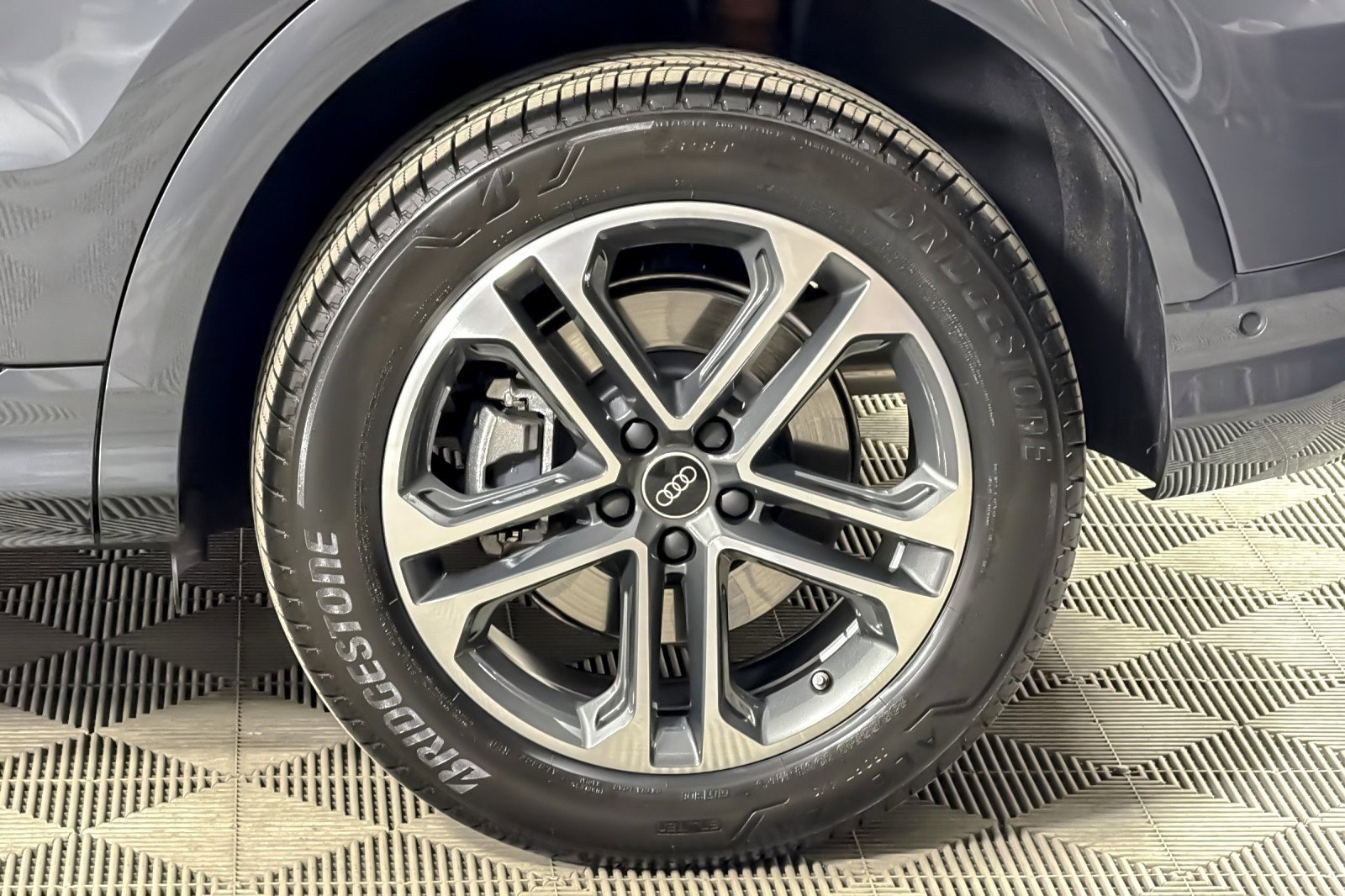 Used 2025 Audi Q5 Premium w/ Convenience Package image 26