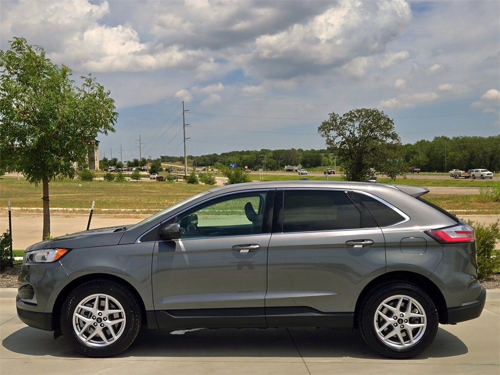 Used 2024 Ford Edge SEL image 4