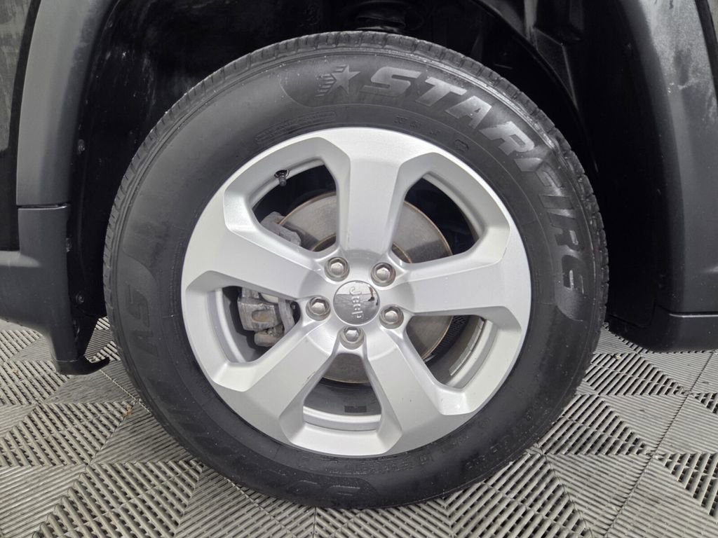 Used 2019 Jeep Compass Latitude FWD image 8