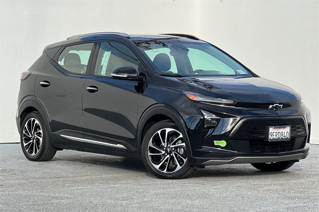Used 2023 Chevrolet Bolt EUV Premier w/ Sun & Sound Package image 2