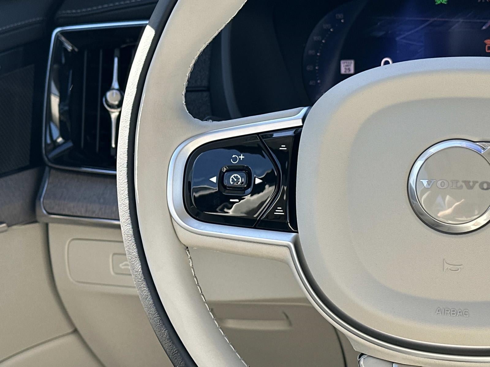 New 2026 Volvo XC90 T8 Ultra w/ Protection Package Premier AWD/4WD image 8