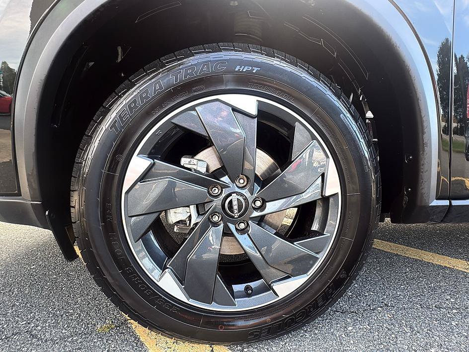 Certified 2025 Nissan Rogue SV AWD/4WD image 12