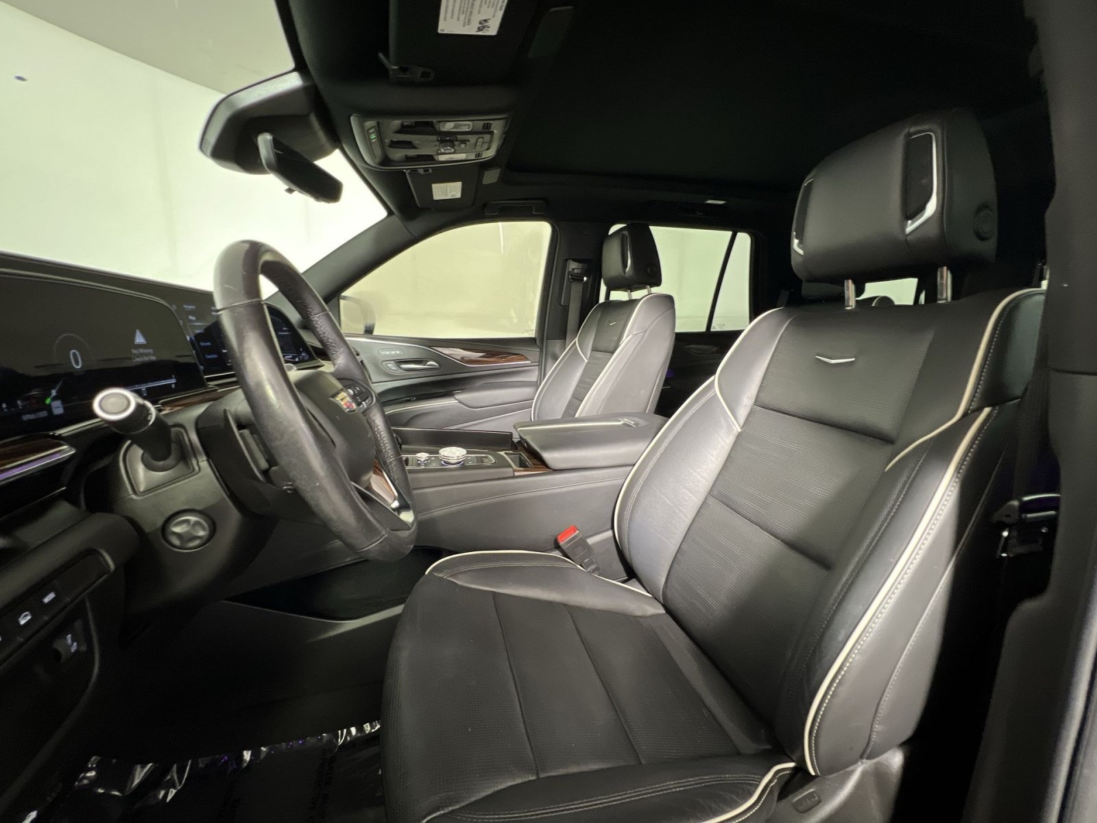 Used 2023 Cadillac Escalade Premium Luxury AWD/4WD image 13