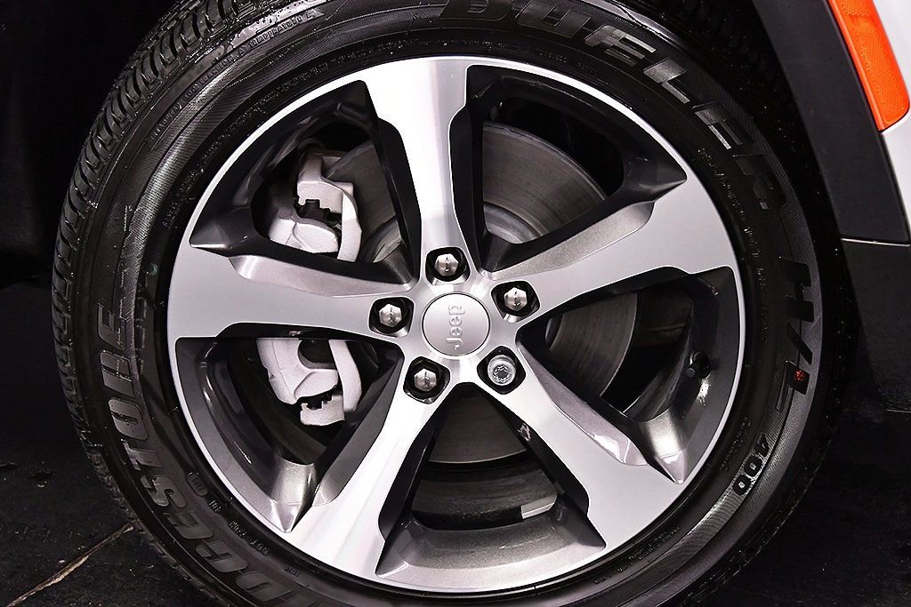 Used 2023 Jeep Grand Cherokee 4WD 4xe w/ Luxury Tech Group II image 9