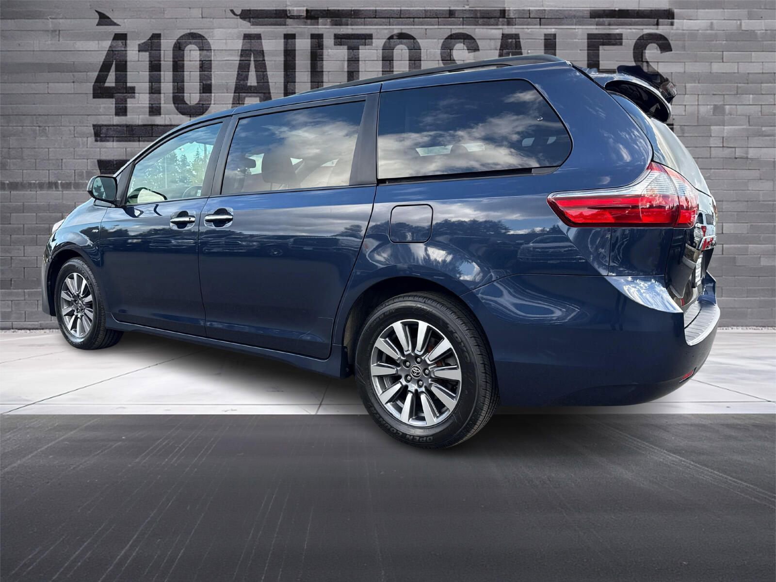 Used 2020 Toyota Sienna XLE AWD/4WD image 8