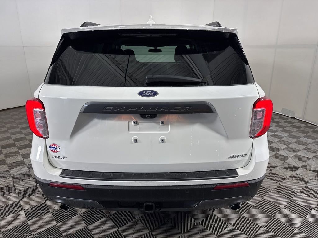 Used 2023 Ford Explorer XLT w/ Equipment Group 202A image 9