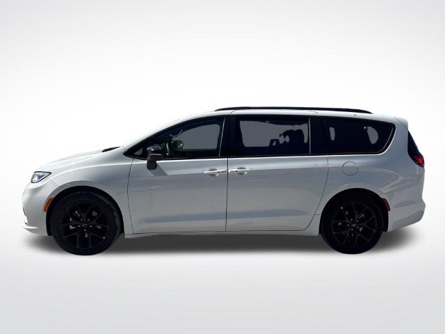 Used 2025 Chrysler Pacifica Limited FWD image 4