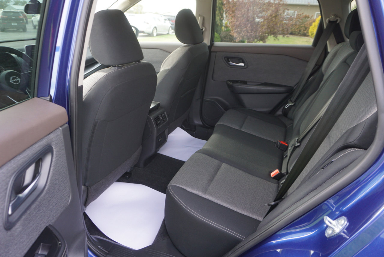 Used 2023 Nissan Rogue SV image 8