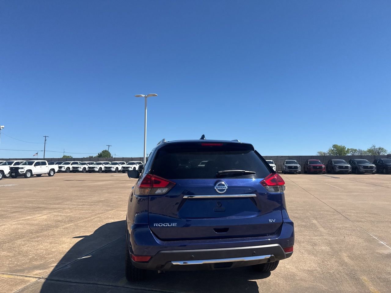 Used 2020 Nissan Rogue SV w/ Premium Package image 17