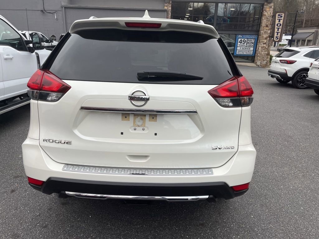 Used 2018 Nissan Rogue SV image 16