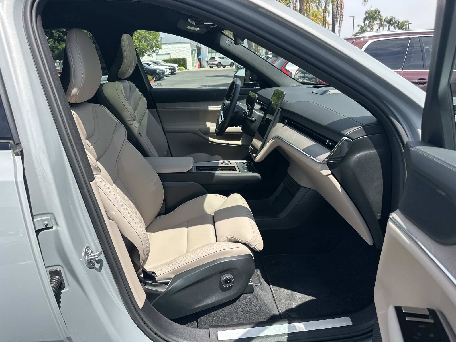 Certified 2025 Volvo EX90 Ultra AWD/4WD image 26