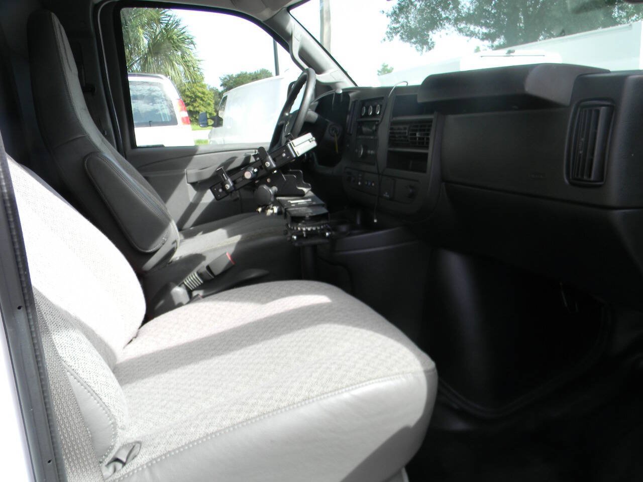 Used 2021 Chevrolet Express 2500 RWD image 5