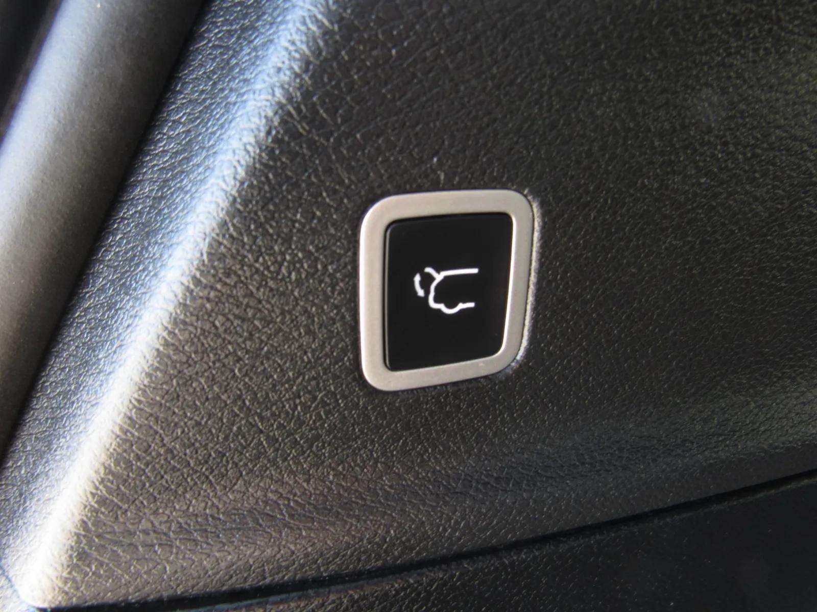 Used 2025 Chrysler Pacifica Select FWD image 14