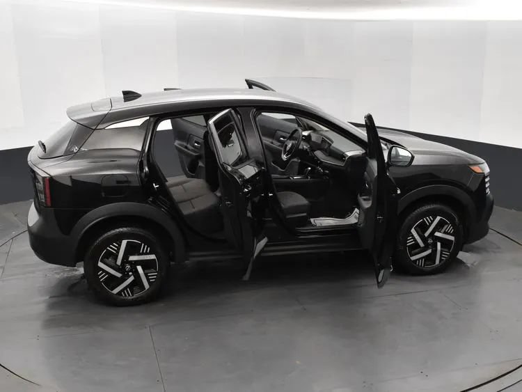 Used 2025 Nissan Kicks SV FWD image 6