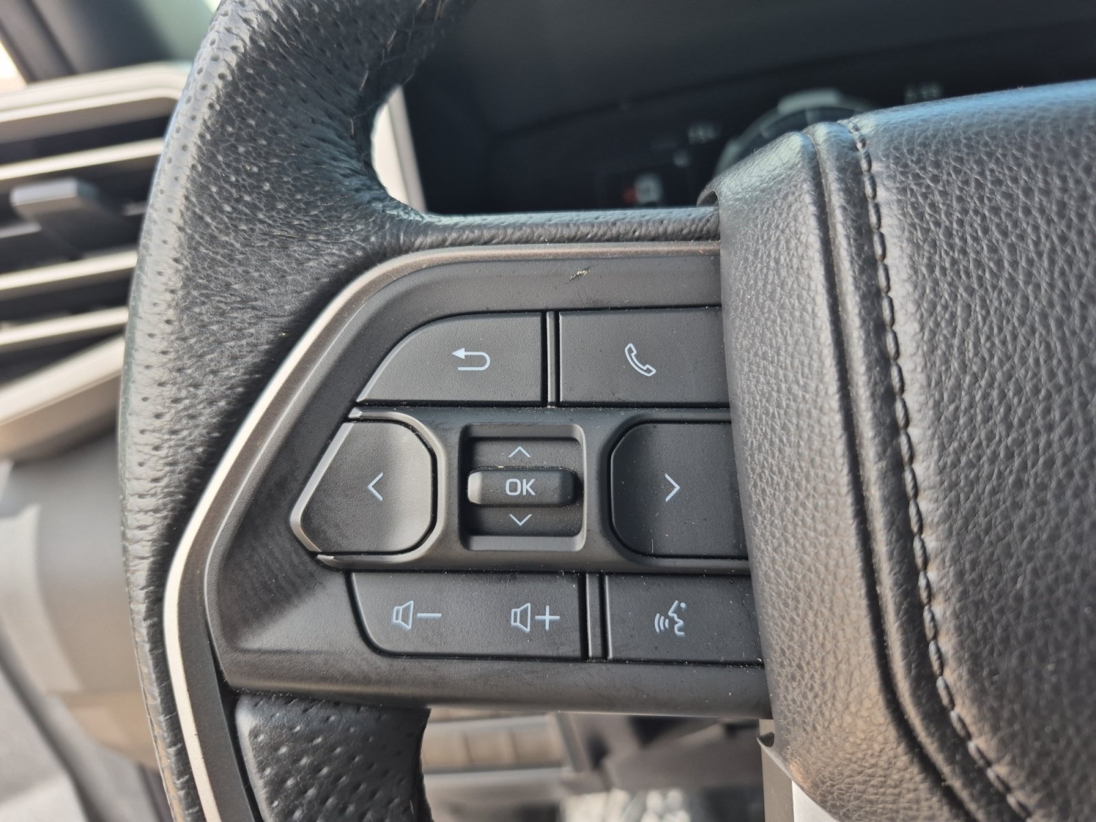 Certified 2025 Toyota Tundra Limited AWD/4WD image 16