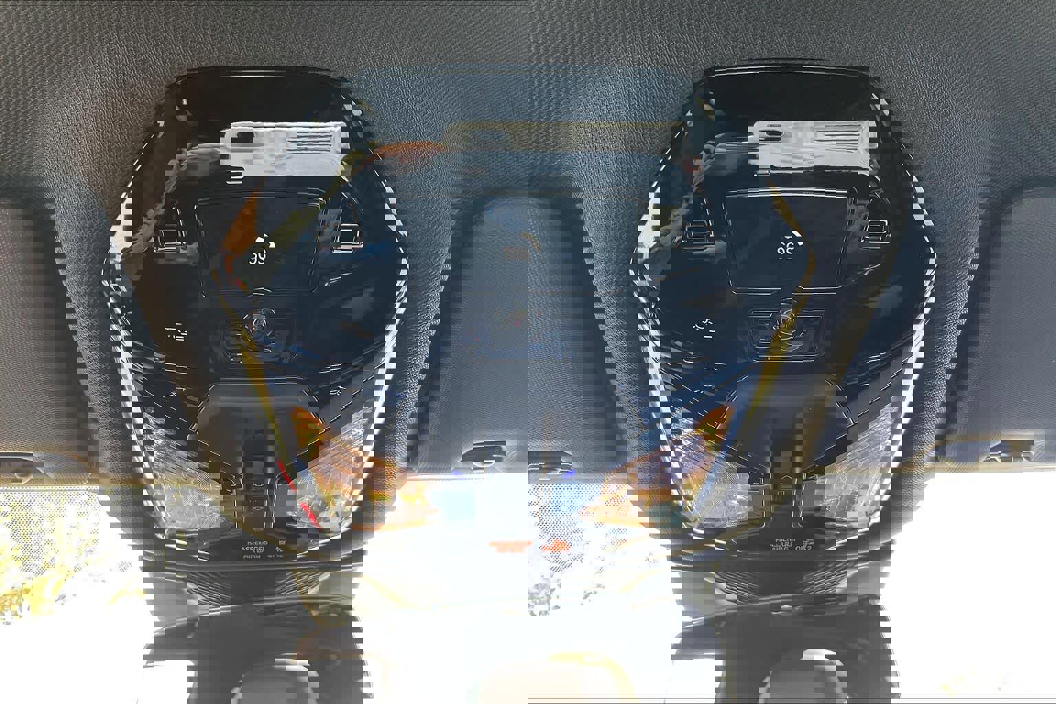 Used 2026 BMW 550e xDrive w/ Premium Package image 28