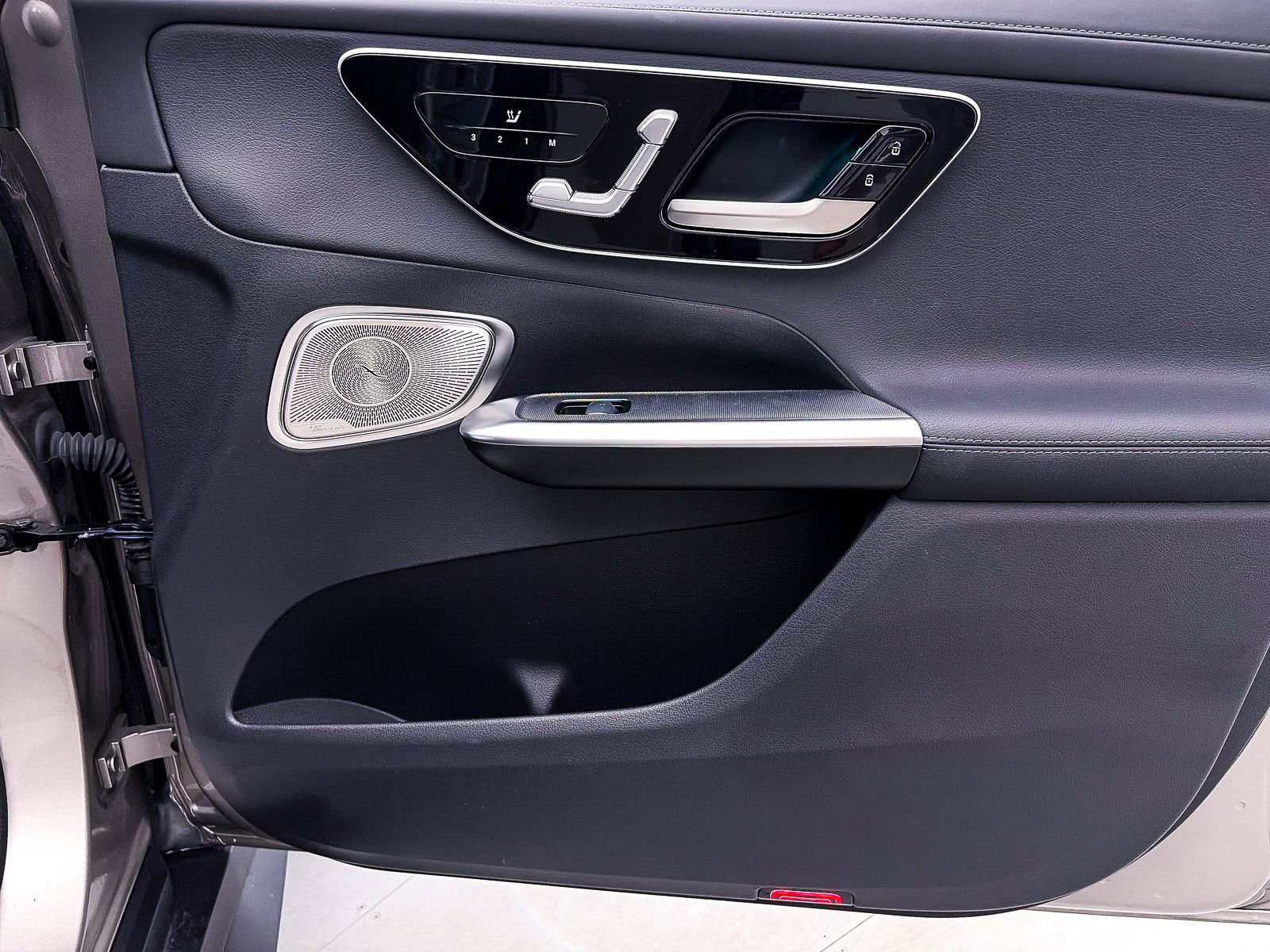 Used 2024 Mercedes-Benz GLC 300 4MATIC w/ AMG Line image 33