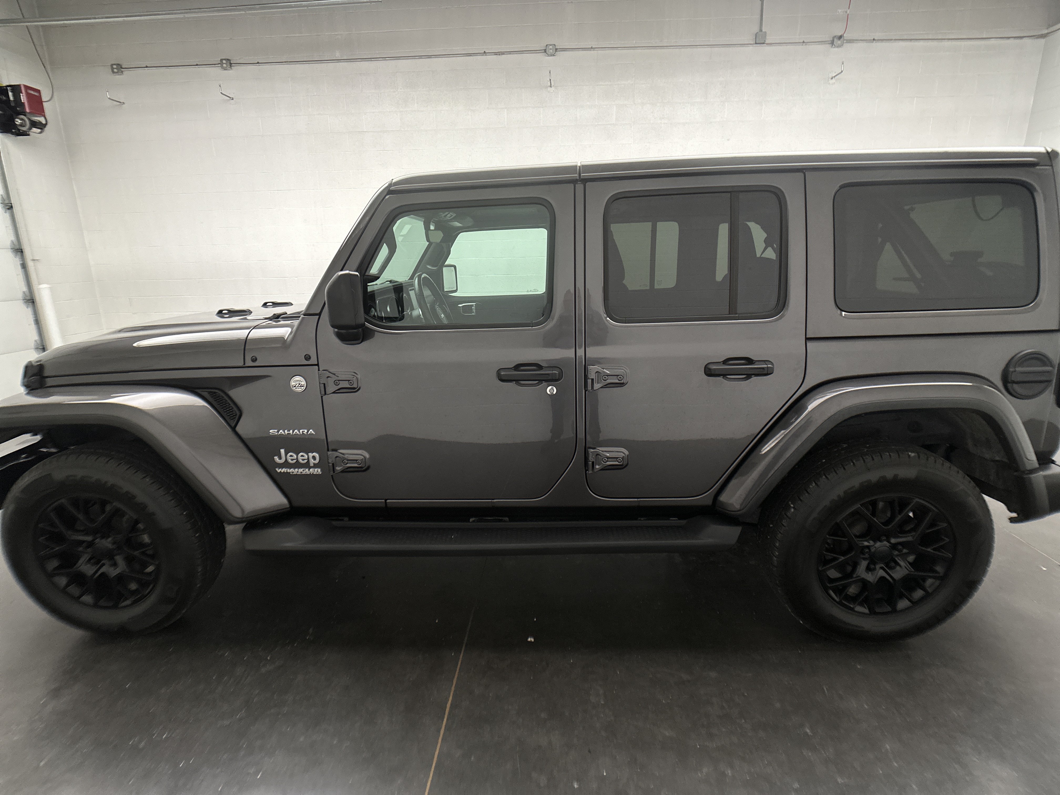 Used 2021 Jeep Wrangler Unlimited Sahara AWD/4WD image 6