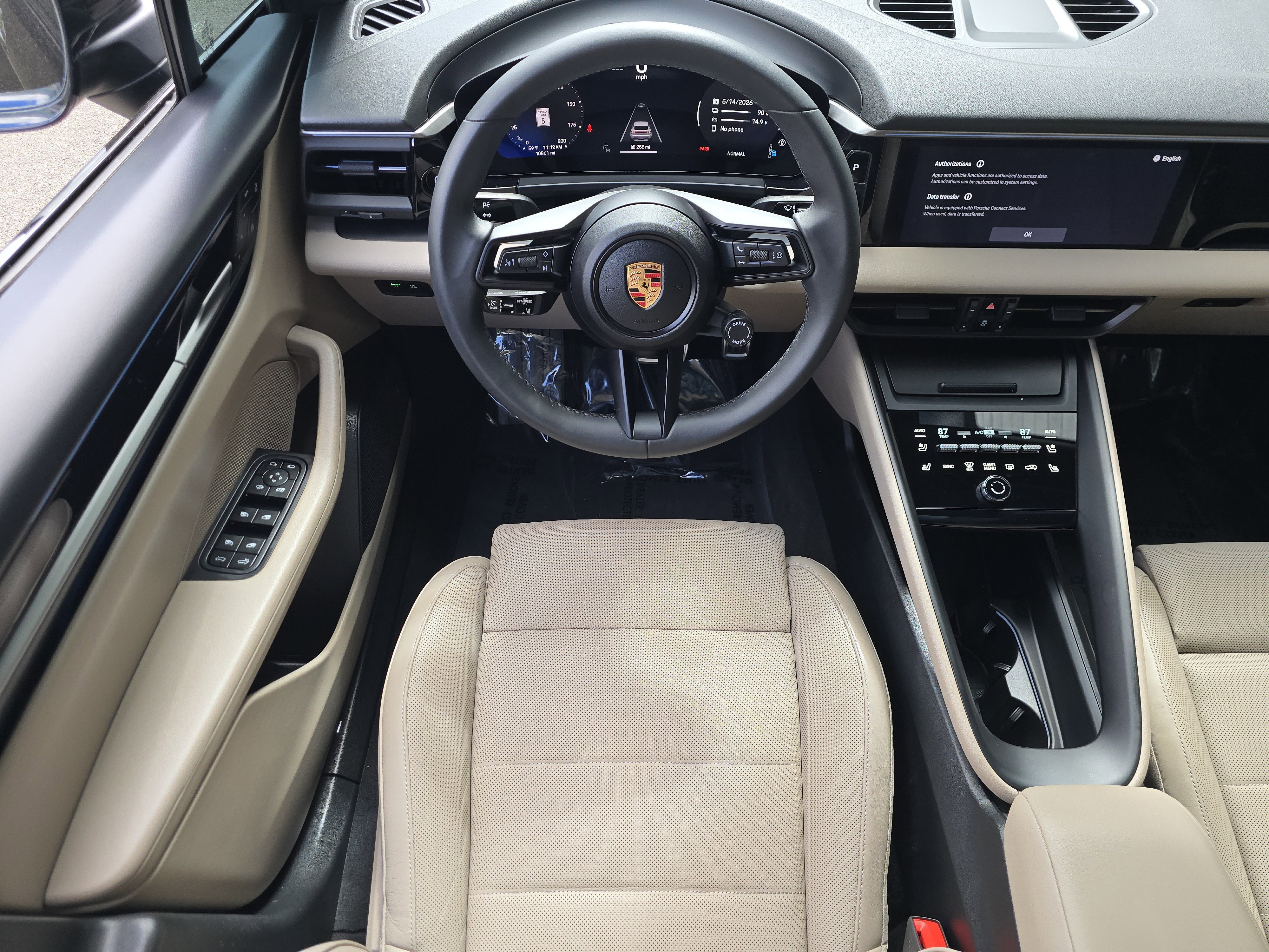 Certified 2025 Porsche Macan 4S Electric AWD/4WD image 24