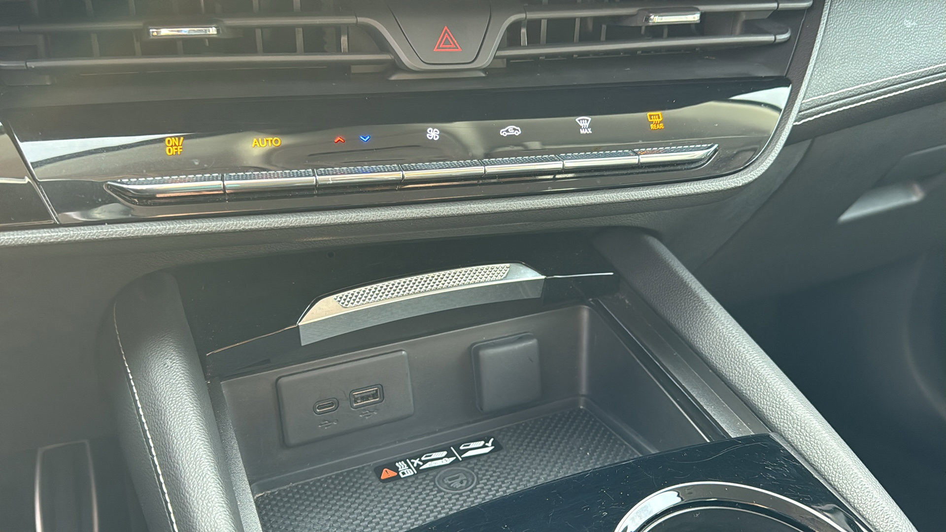 Used 2024 Buick Envision Sport Touring image 22