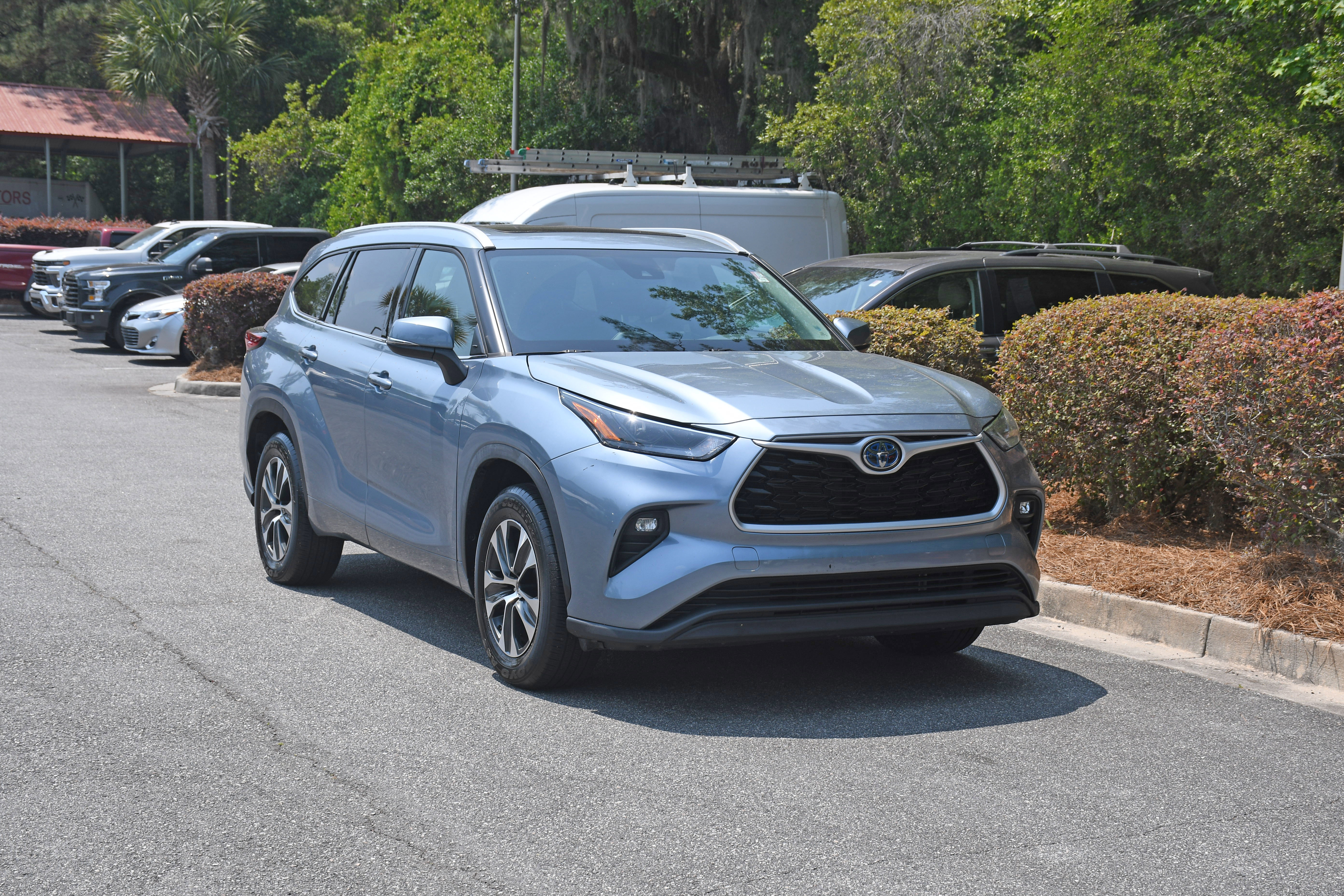 Used 2022 Toyota Highlander XLE FWD image 6