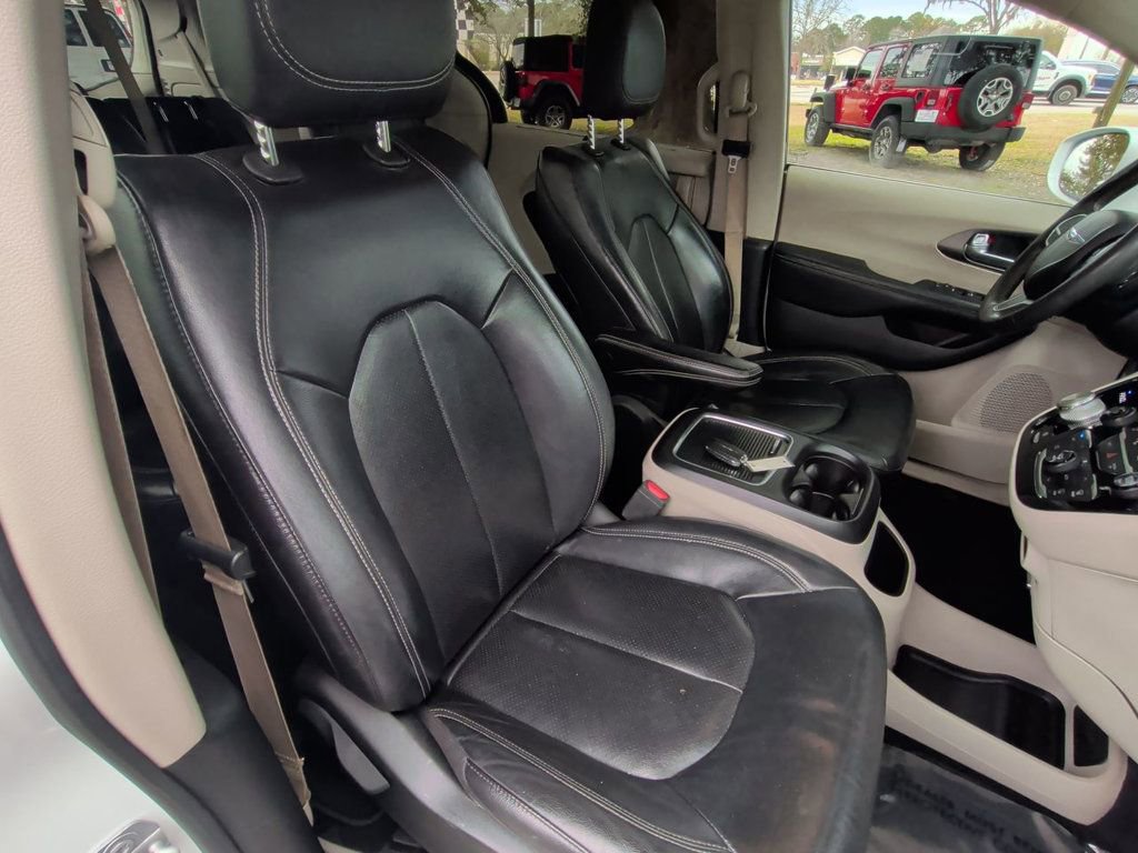 Used 2022 Chrysler Pacifica Touring-L image 20